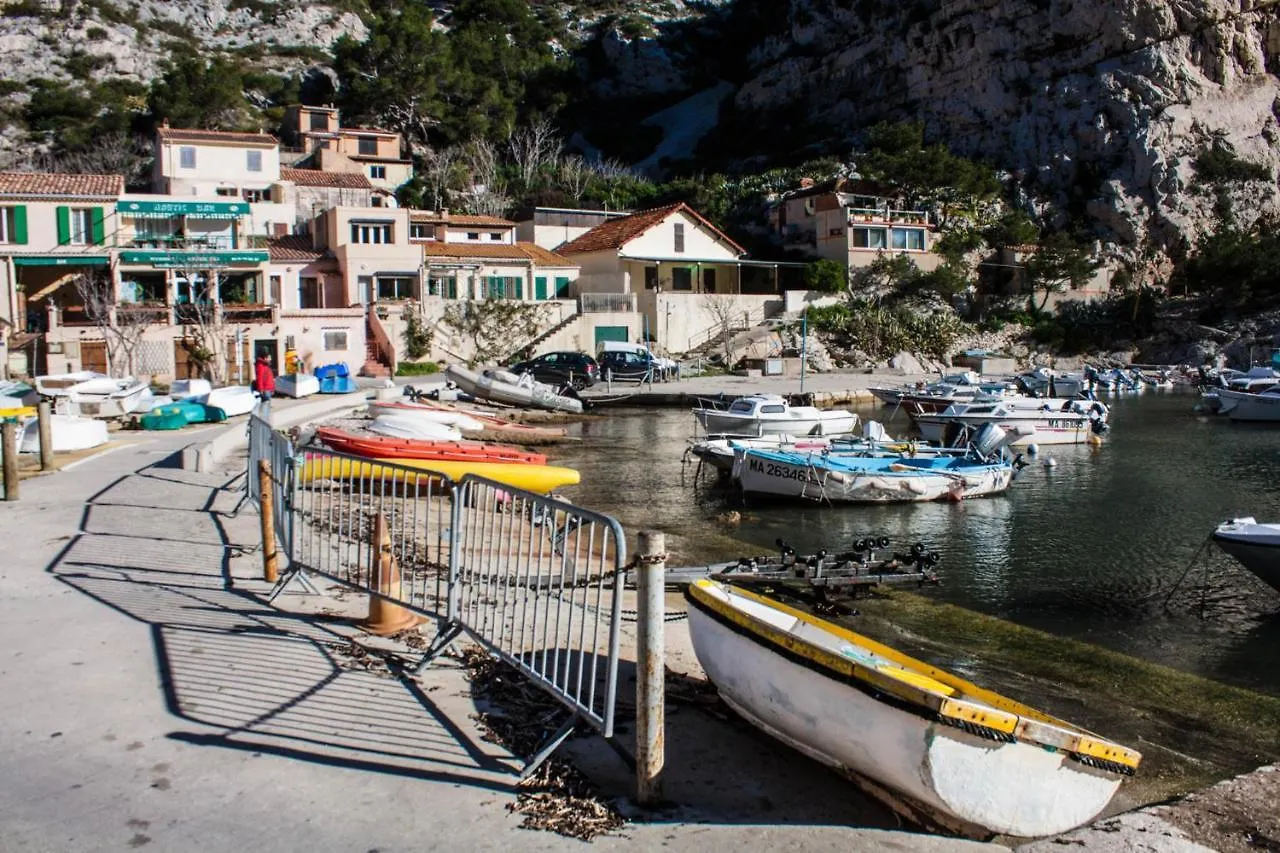 La Chambre Des Calanques Marseille Bed & Breakfast